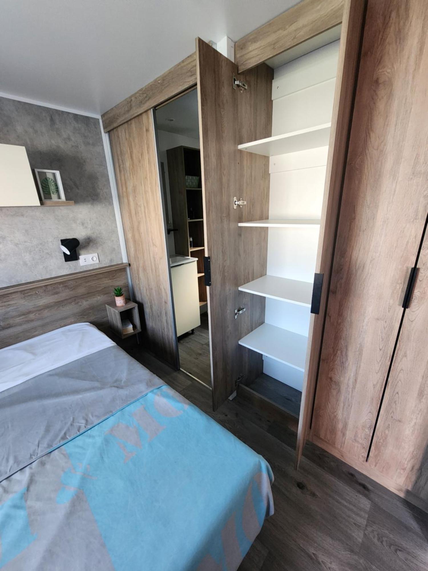 Mobil-Home Climatise A Valras Plage Dans Le Camping 4 Etoiles Les Sables Du Midi A 800M De La Plage Sérignan Екстериор снимка